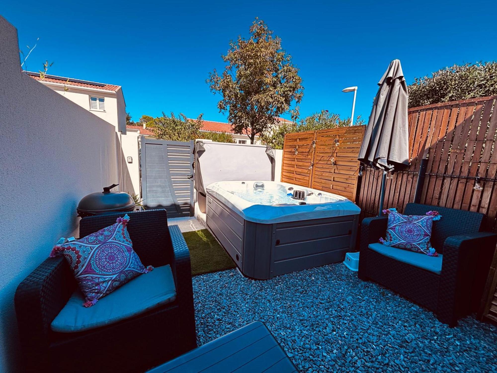 Logement Du Sud Avec Jacuzzi Sommières Extérieur photo